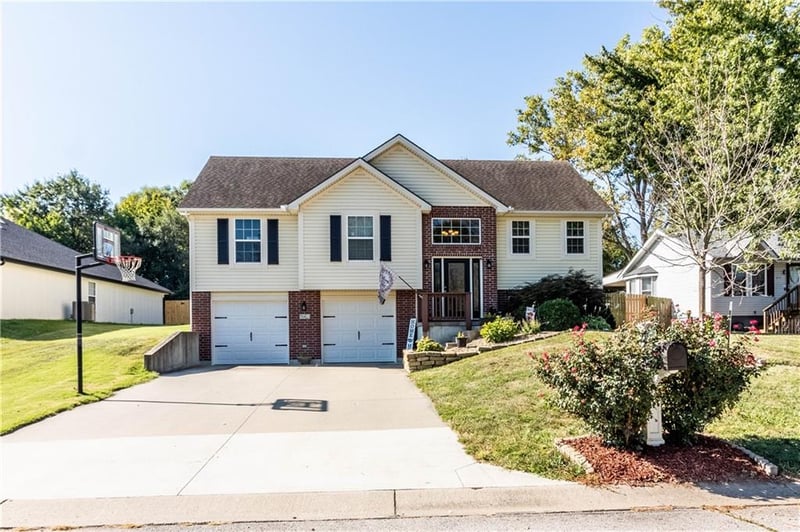 942 E Market St, Warrensburg, MO 64093