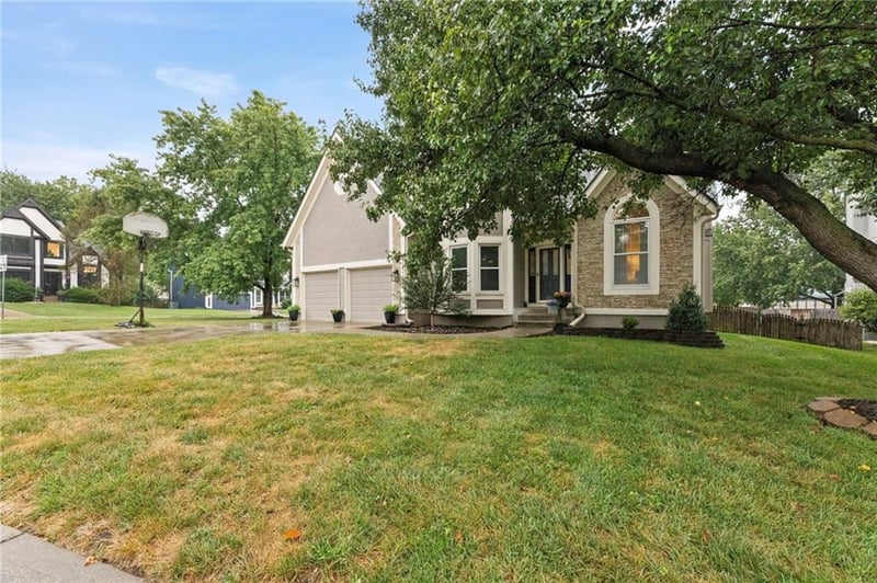 5124 Noble St, Shawnee, KS 66226
