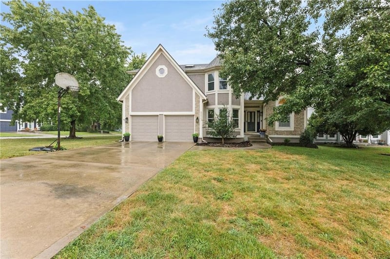 5124 Noble St, Shawnee, KS 66226