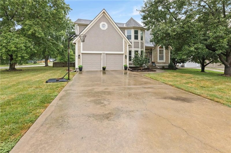 5124 Noble St, Shawnee, KS 66226