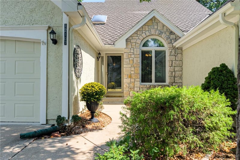 12107 Slater St, Overland Park, KS 66213