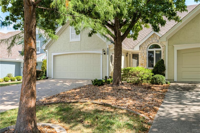 12107 Slater St, Overland Park, KS 66213