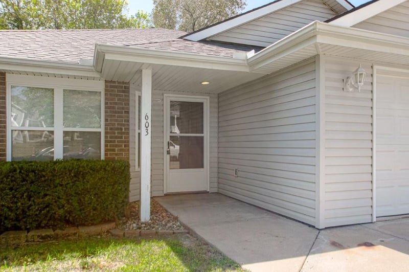 603 Creek Ridge Dr, Grain Valley, MO 64029
