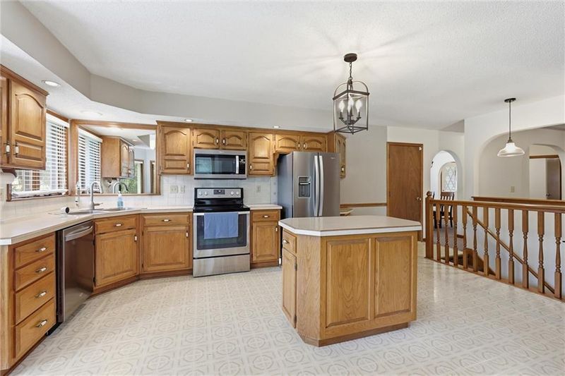 7903 E 170th St, Belton, MO 64012