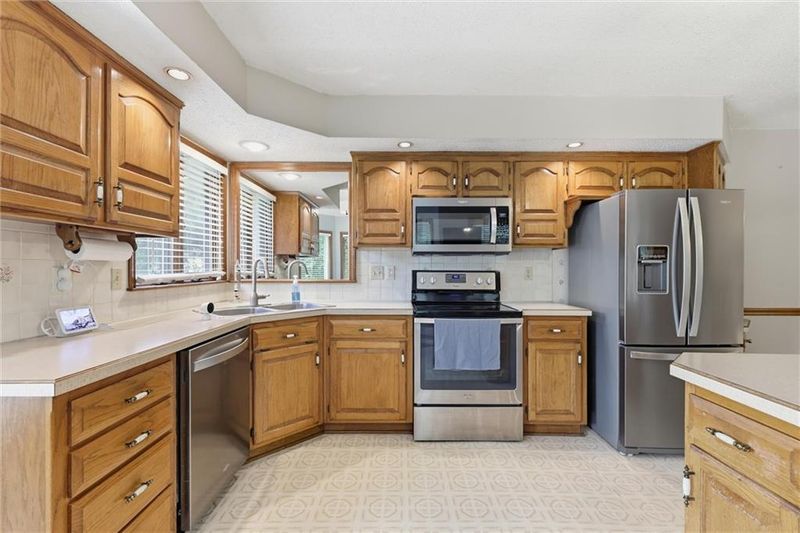 7903 E 170th St, Belton, MO 64012