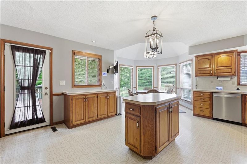 7903 E 170th St, Belton, MO 64012