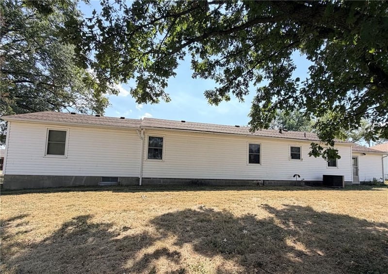 100 W Lee St, Butler, MO 64730