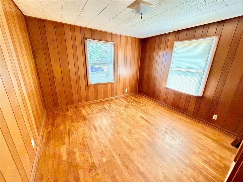 100 W Lee St, Butler, MO 64730