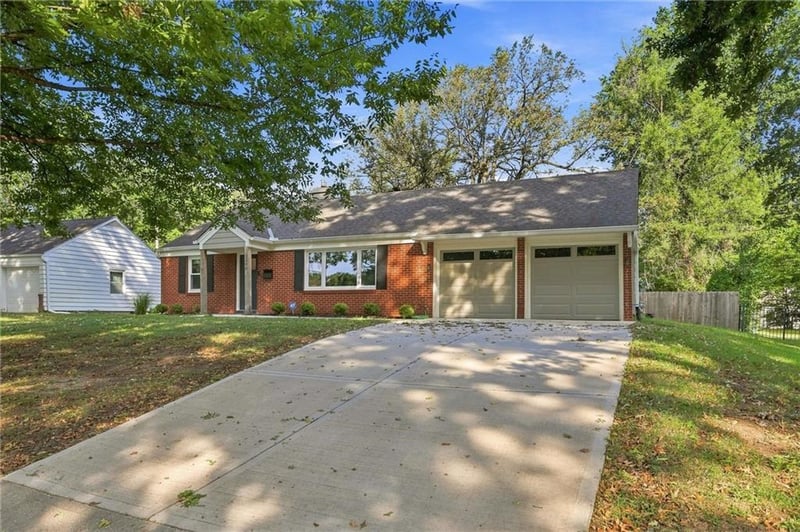 2200 W 79th St, Prairie Village, KS 66208