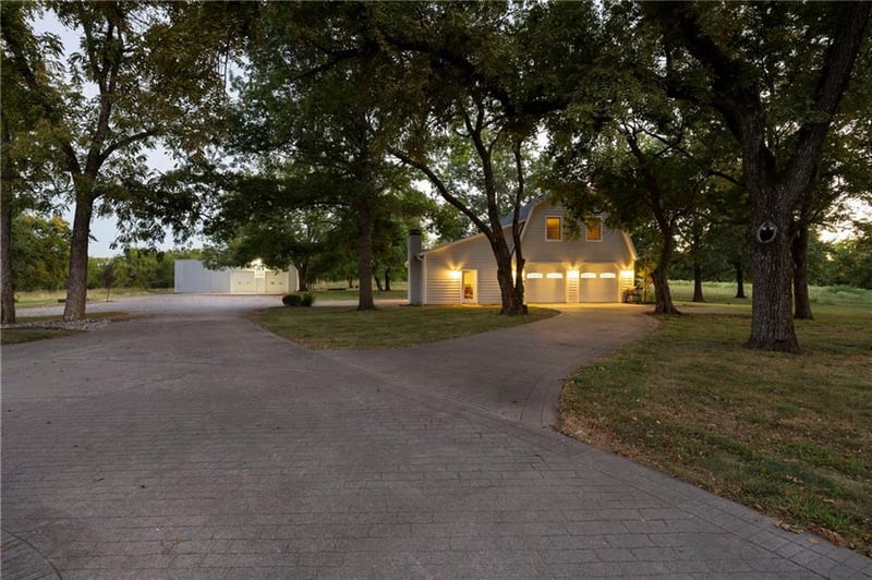 29601 SE Moreland School Rd, Blue Springs, MO 64014