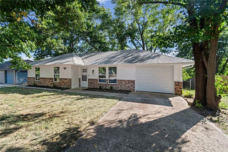 1300 N Inca Dr, Independence, MO 64056