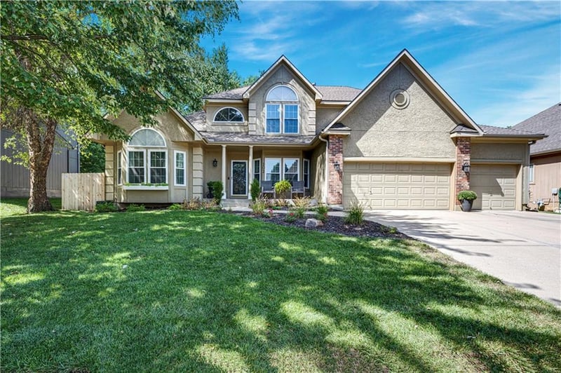 202 Shoreline Dr, Louisburg, KS 66053