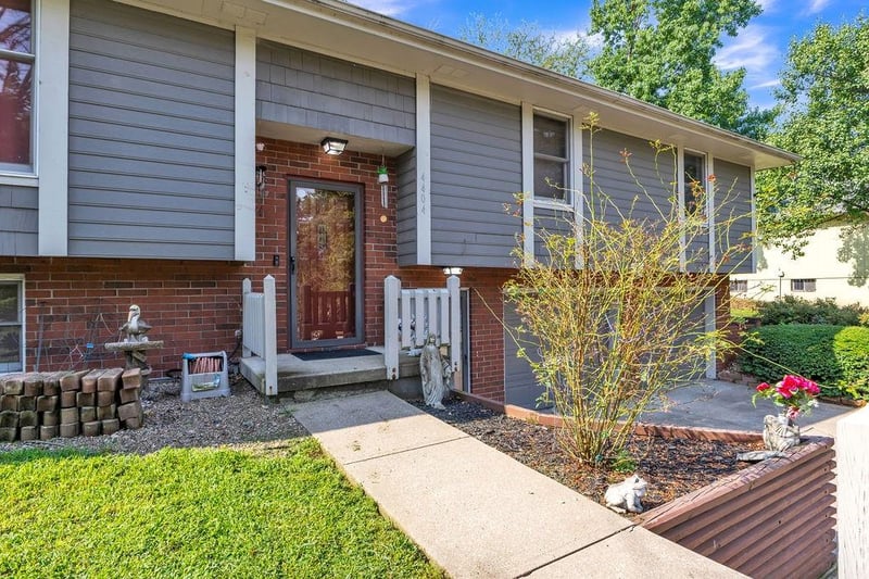 4404 Rainbow Ct, St Joseph, MO 64506