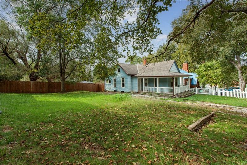 11215 Evans St, Sugar Creek, MO 64054