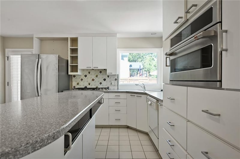 8311 Juniper St, Prairie Village, KS 66207