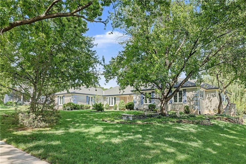8311 Juniper St, Prairie Village, KS 66207