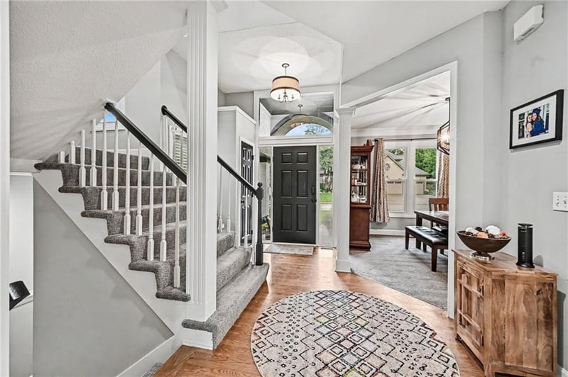8008 Park Ridge Dr, Parkville, MO 64152