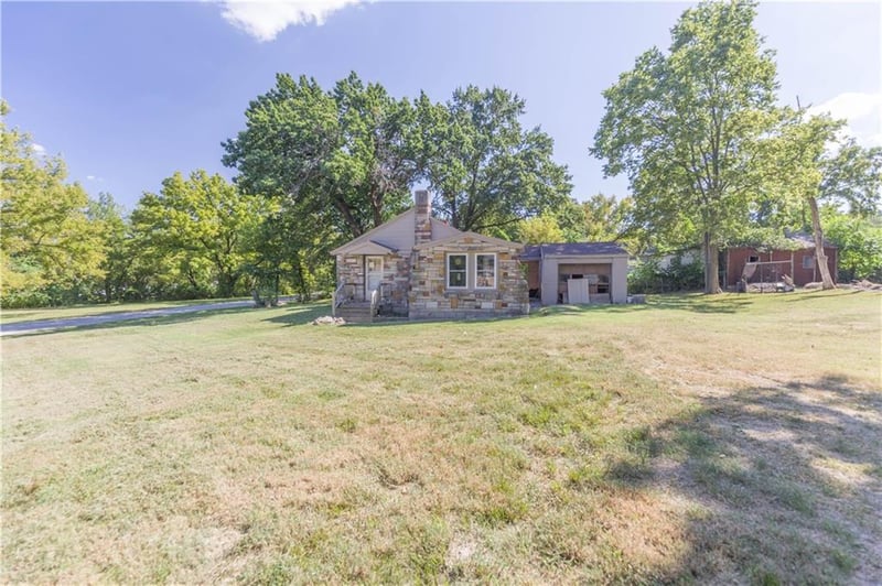 4415 August Ln, Kansas City, KS 66106