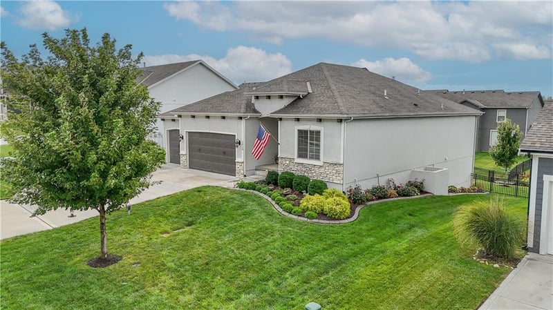1515 SW Arbor Falls Dr, Lee's Summit, MO 64082
