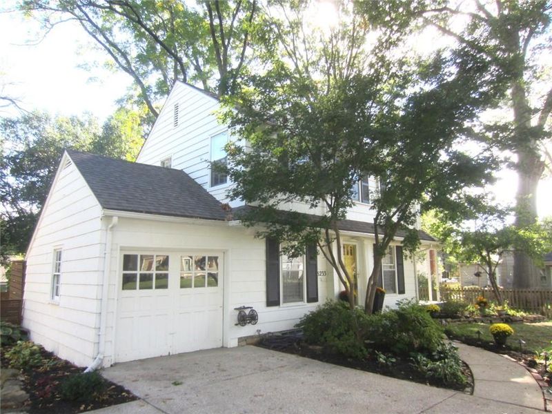 5233 Nall Ave, Roeland Park, KS 66202