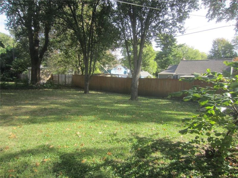 5233 Nall Ave, Roeland Park, KS 66202