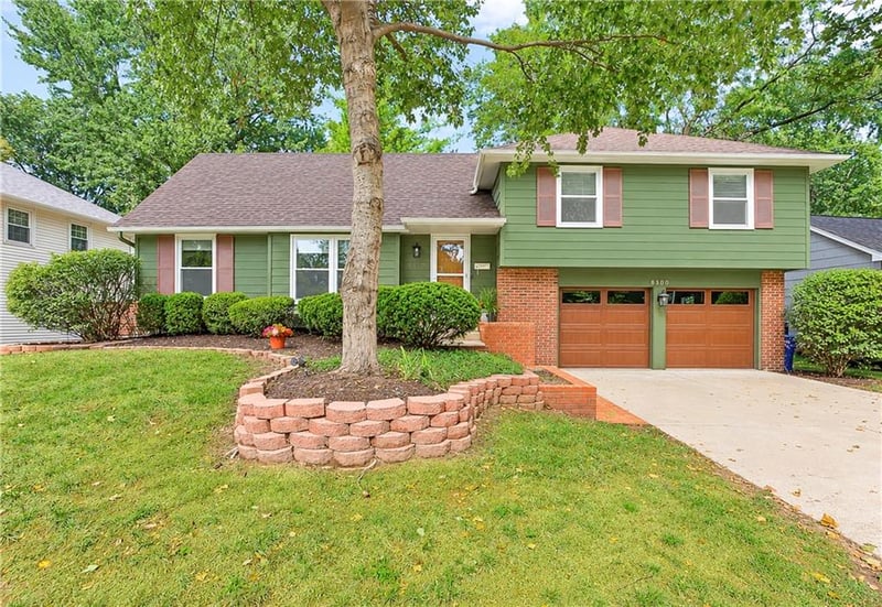 8300 W 97th Ter, Overland Park, KS 66212