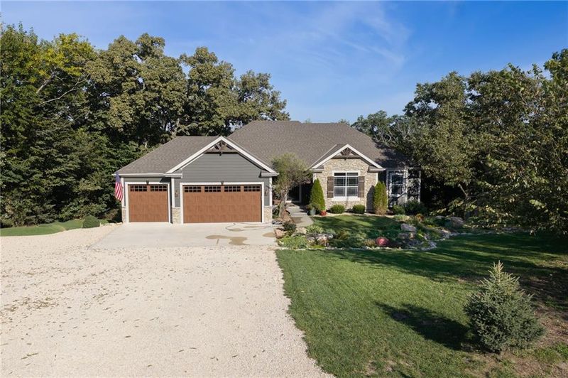 17361 Blue Moon Ln, Tonganoxie, KS 66086
