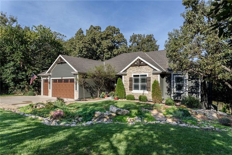 17361 Blue Moon Ln, Tonganoxie, KS 66086