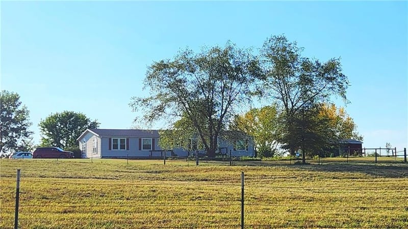 5636 Perrin Rd, Lathrop, MO 64465