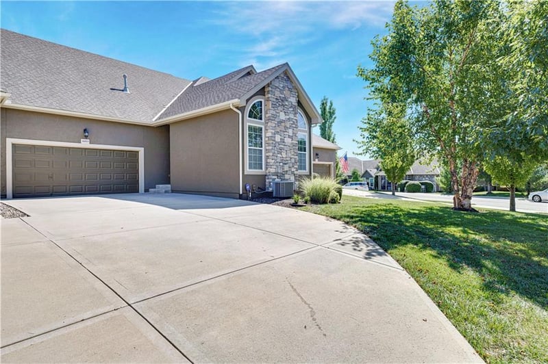 16513 W 168th Pl, Olathe, KS 66062