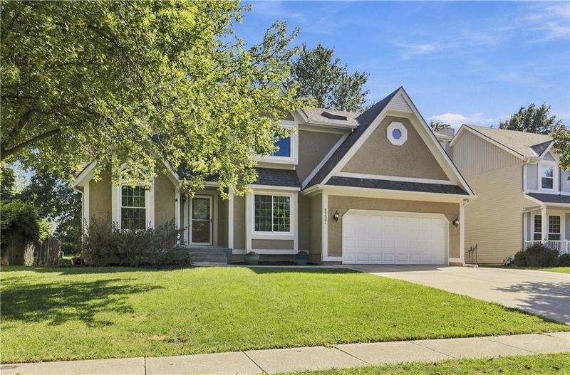 1237 E Meadow Ln, Olathe, KS 66062