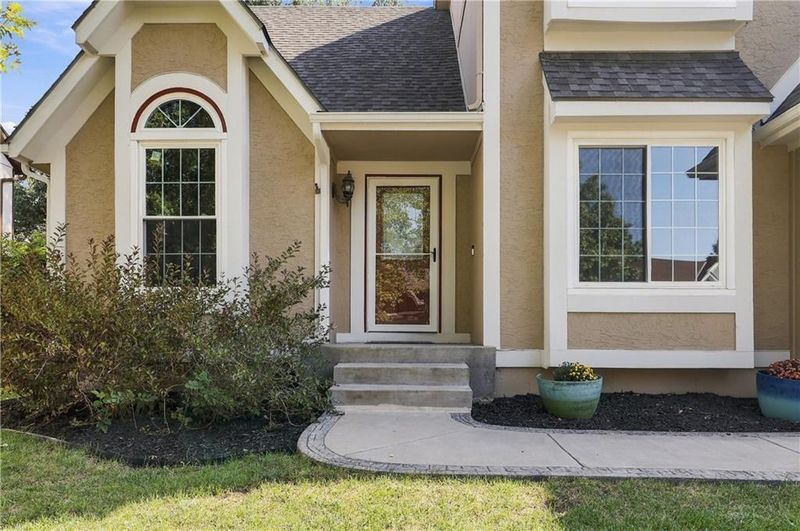 1237 E Meadow Ln, Olathe, KS 66062