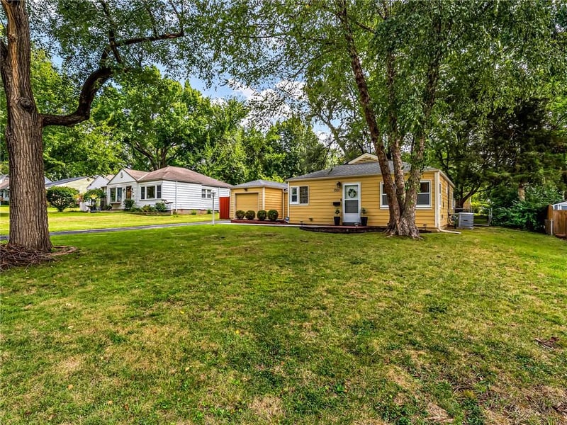 7001 Dearborn St, Overland Park, KS 66204