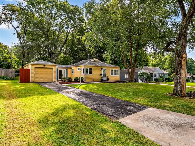 7001 Dearborn St, Overland Park, KS 66204