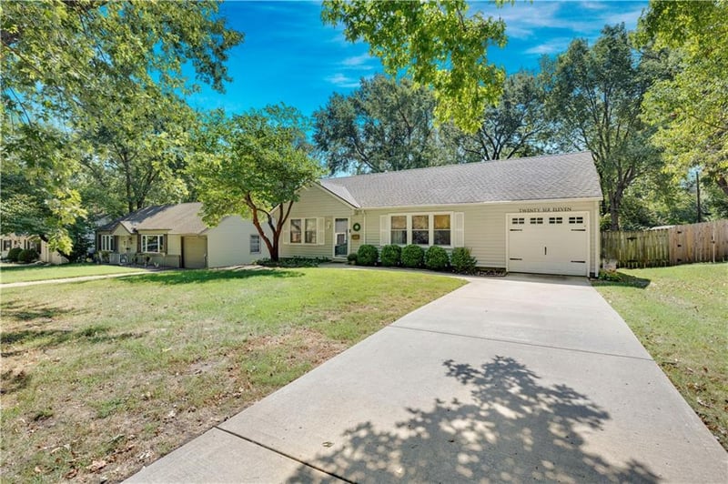 2611 W 77th St, Prairie Village, KS 66208