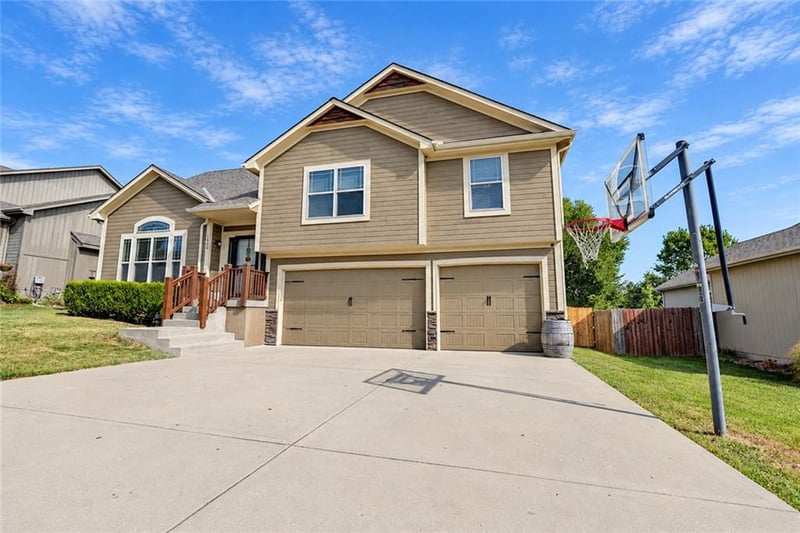 1900 Curtis Dr, Greenwood, MO 64034