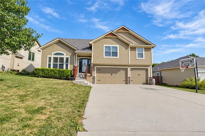1900 Curtis Dr, Greenwood, MO 64034
