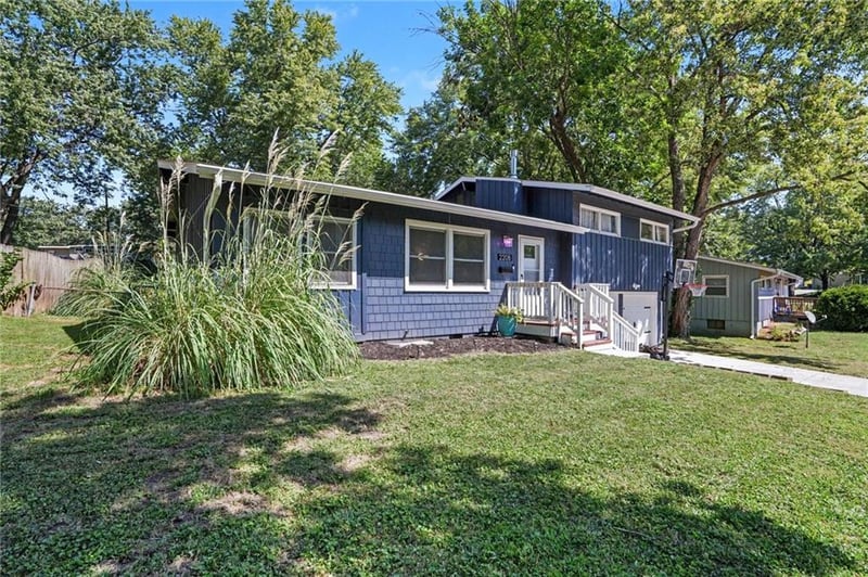 2208 NE 60th Ter, Gladstone, MO 64118