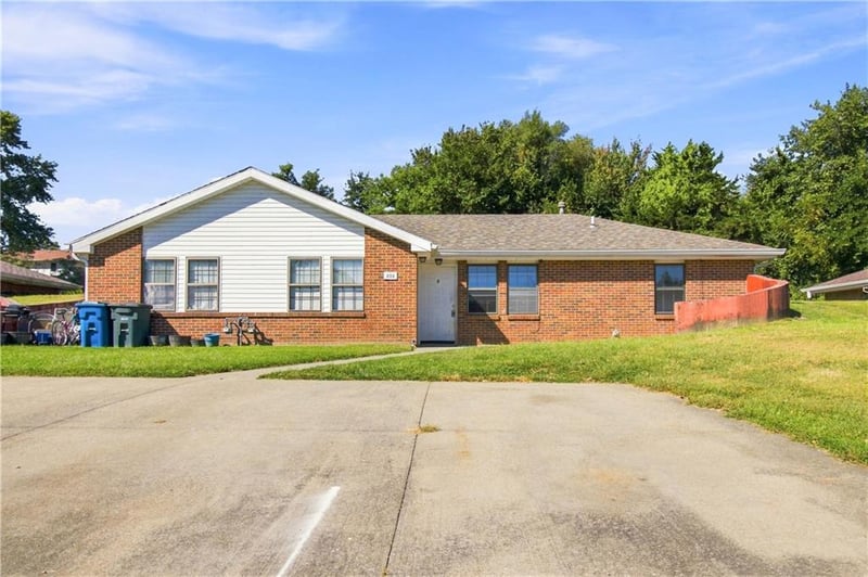 232 SE 121st Rd, Warrensburg, MO 64093