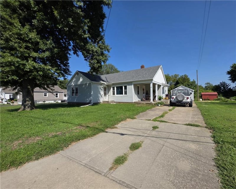 620 W 25th Ter, Higginsville, MO 64037