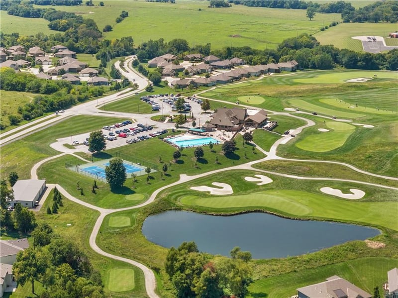 801 Bridgeshire Dr, Raymore, MO 64083