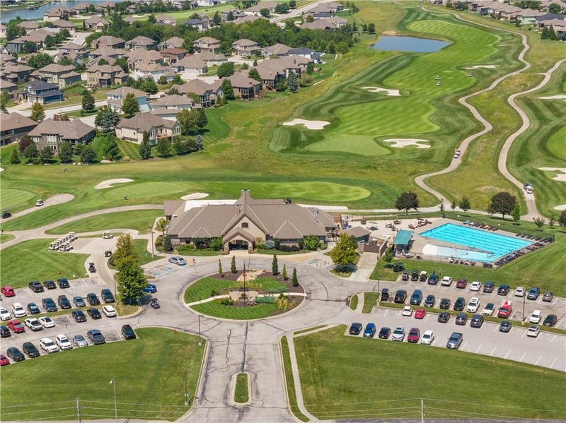 801 Bridgeshire Dr, Raymore, MO 64083