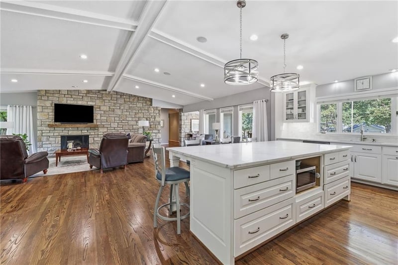2025 W 96th St, Leawood, KS 66206