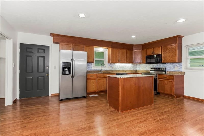 8226 Mcgee St, Kansas City, MO 64114