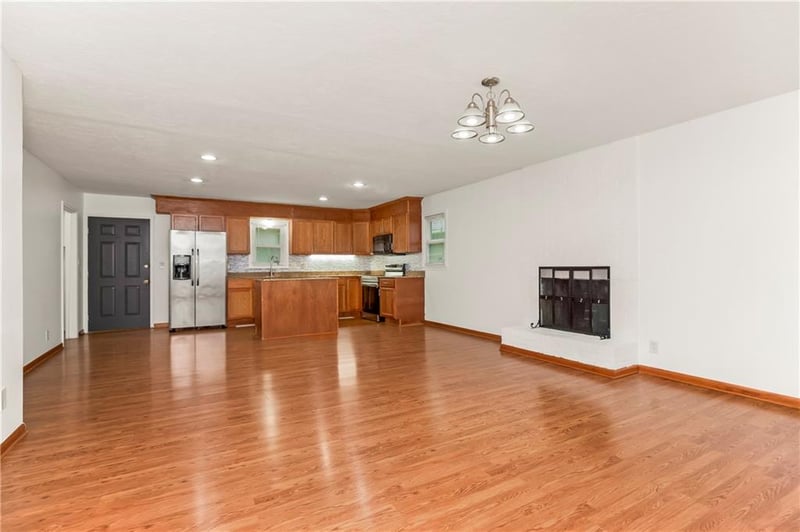8226 Mcgee St, Kansas City, MO 64114