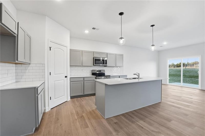 20533 Millview Rd, Spring Hill, KS 66083