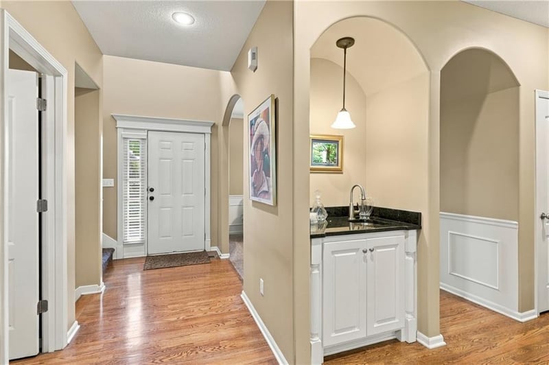 19746 W 120th Ter, Olathe, KS 66061