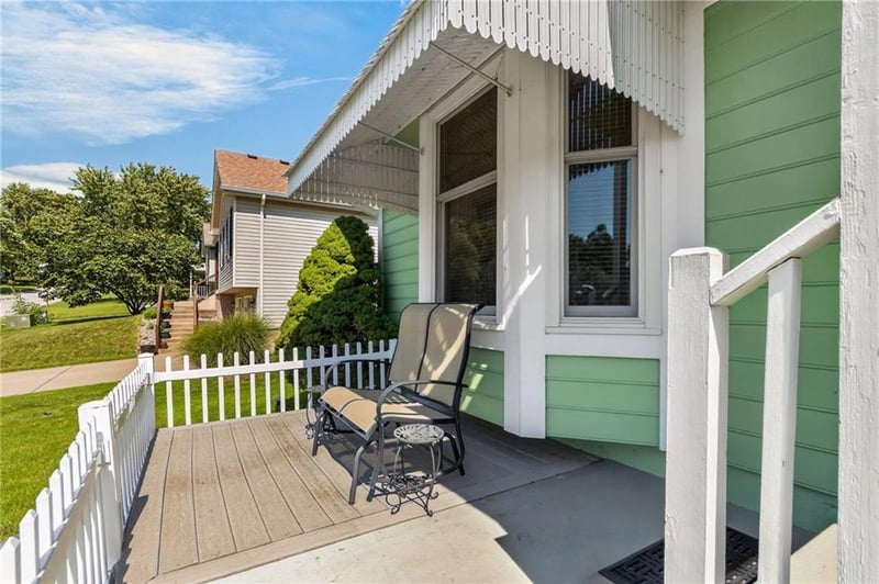 6527 Sioux Dr, Parkville, MO 64152