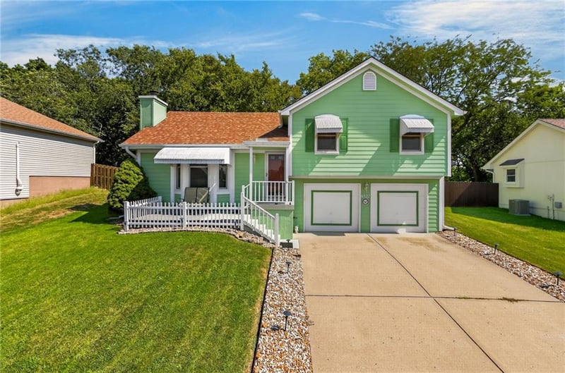 6527 Sioux Dr, Parkville, MO 64152