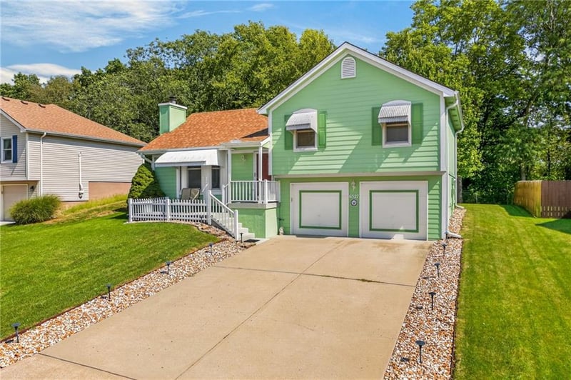 6527 Sioux Dr, Parkville, MO 64152